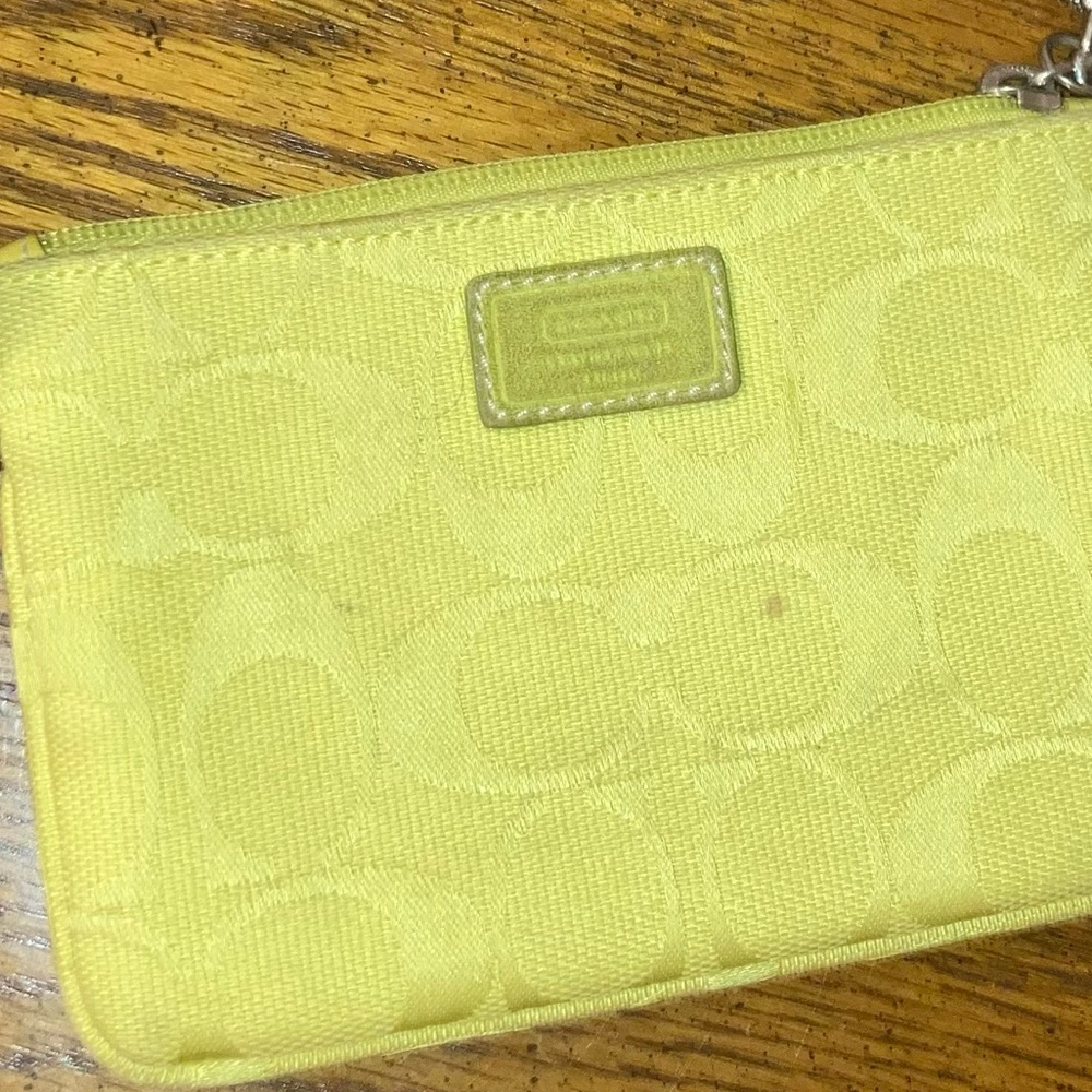 Coach Signature C Wristlet- green/yellow - Picture 6 of 9